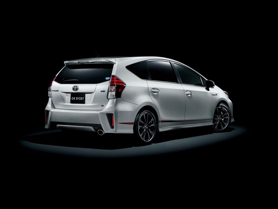  Toyota Prius a GR Sport 2017 года  (фото 3 из 6)